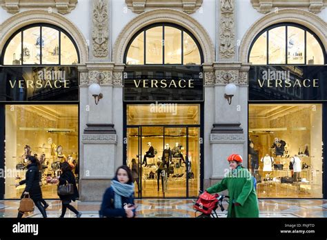 versace milano galleria vittorio ema|Versace in Galleria Vittorio Emanuele II .